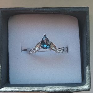 Beautiful Blue Topaz CZ Diamond Ring (Size 6)